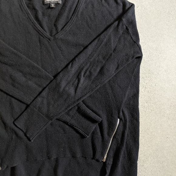 Banana Republic Sweater - Picture 3 of 6